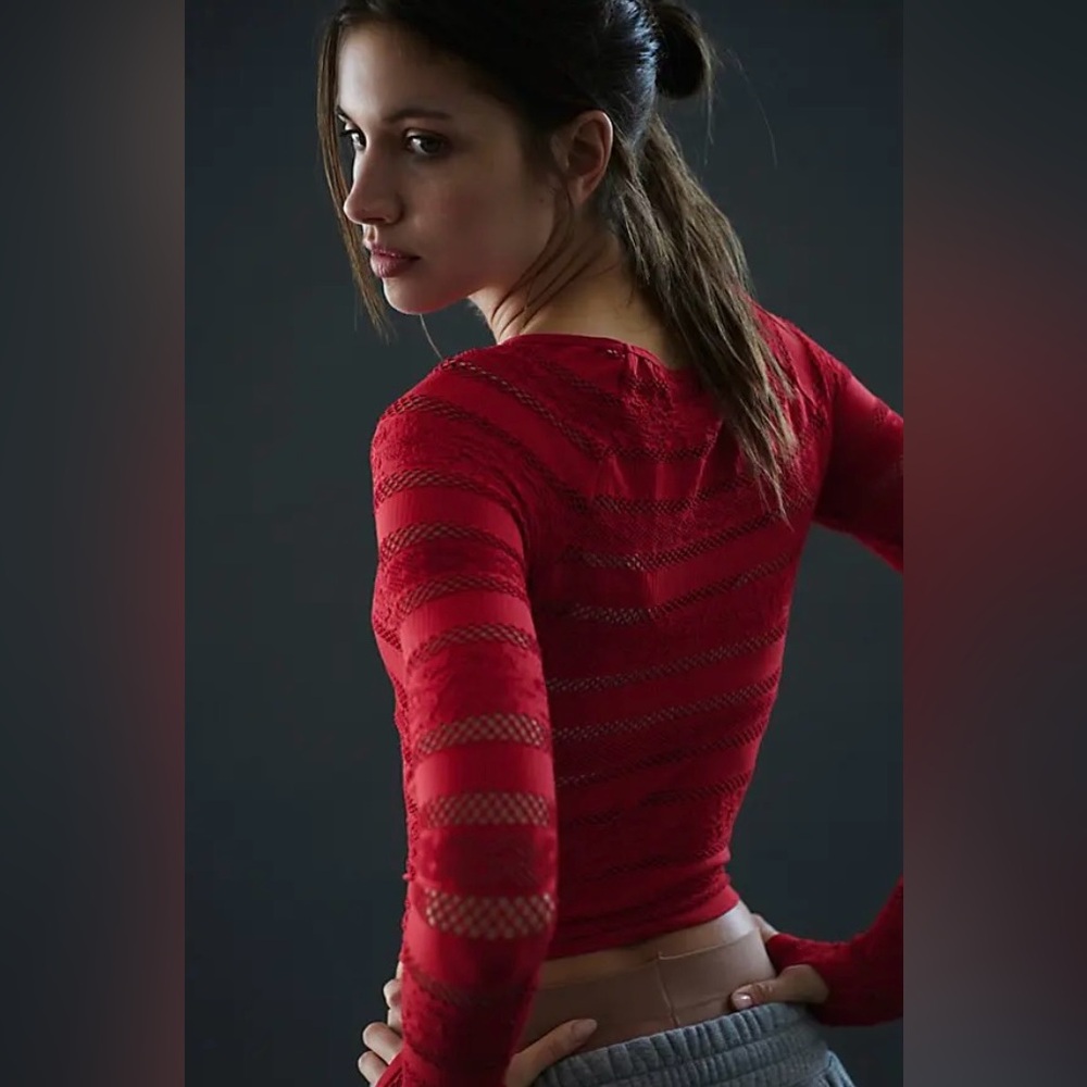 NWOT Free People Movement Take On Me Layer Top - Winterberry Size M/L - Picture 4 of 9